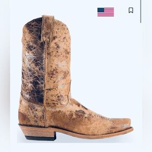 Justin Men’s LIKE NEW square toe distressed Bent Rail boots; retailed at $250